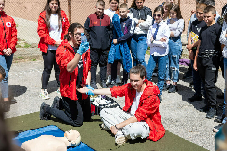 Стартира месец по безопасност на движението по пътищата под наслов „Аз съм тук! Пази живота!“.