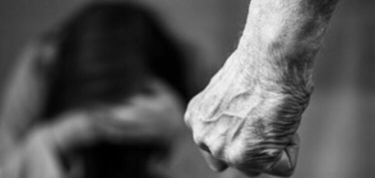 Мъж е задържан за побой над приятелката си в Пернишко