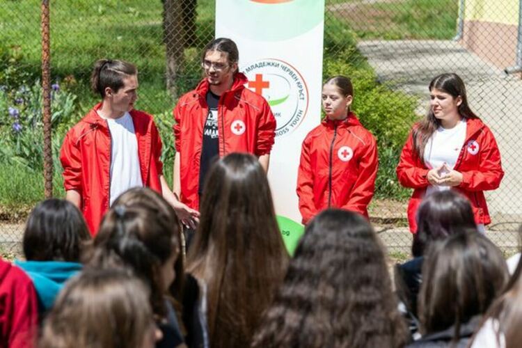 Стартира месец по безопасност на движението по пътищата под наслов „Аз съм тук! Пази живота!“.