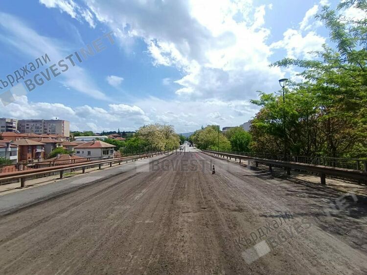 Областното пътно управление започна ремонт на входа на Кърджали по бул.“Беломорски“