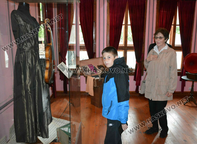 Захари Карабашлиев гостува на „Южна пролет“ в обновеното Кирково училище