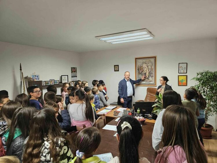 Ученици гостуваха на кмета 