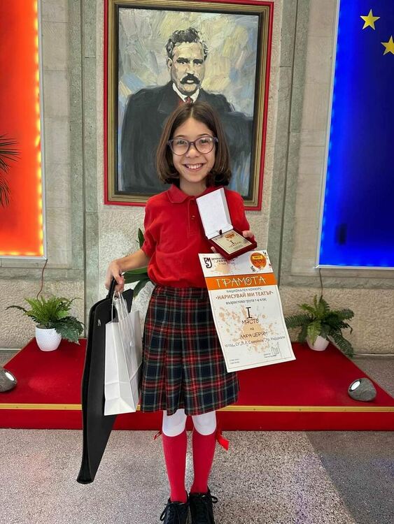 Лара Имрям от „Славейков“ печели 1 място на Международен конкурс в Париж