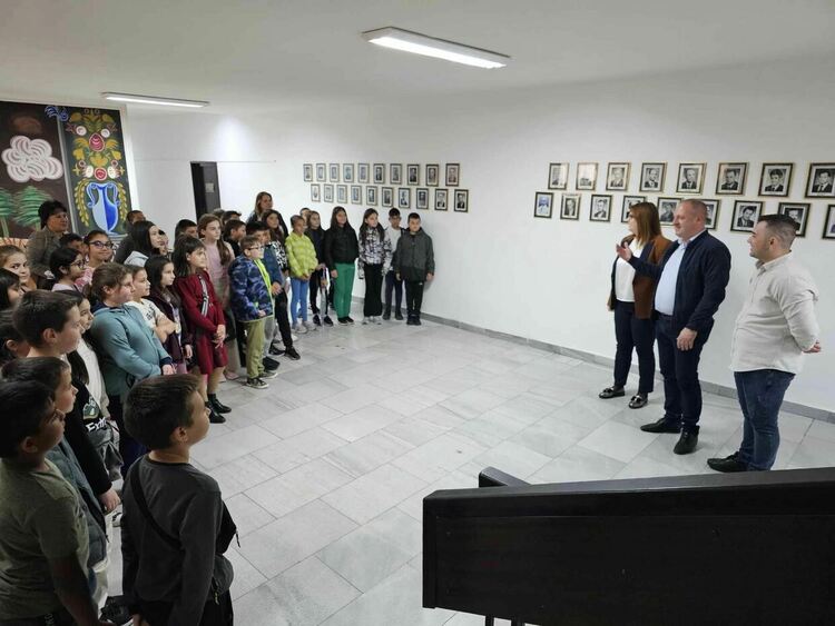 Ученици гостуваха на кмета 