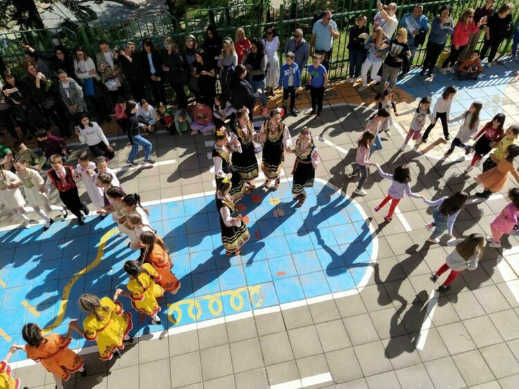 ОУ "Иван Вазов" в Смолян отбеляза патронния си празник и 45 години от създаването си