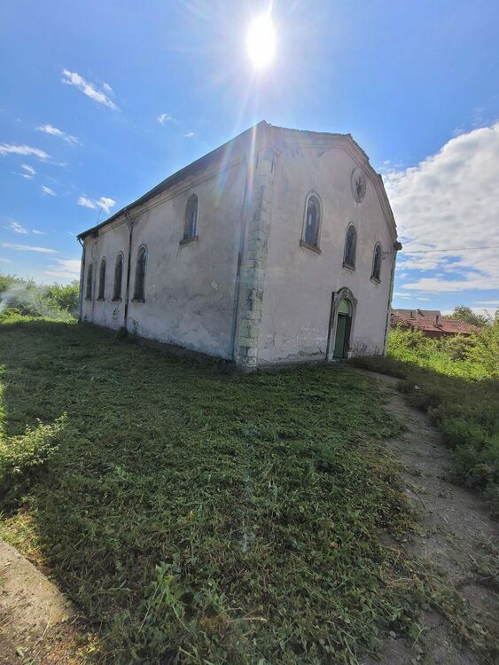 Стартират кампания за възстановяване на рушащата се църква в Корен