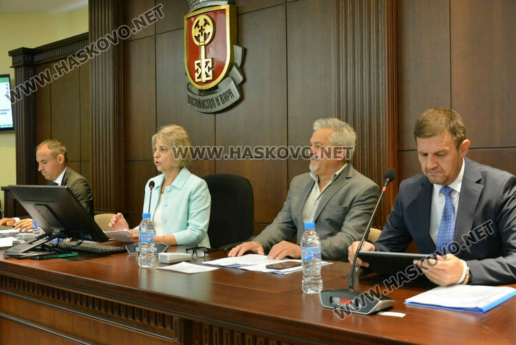 Петима общински съветници положиха клетва в новия стар местен парламент, БСП напусна заседанието след обида