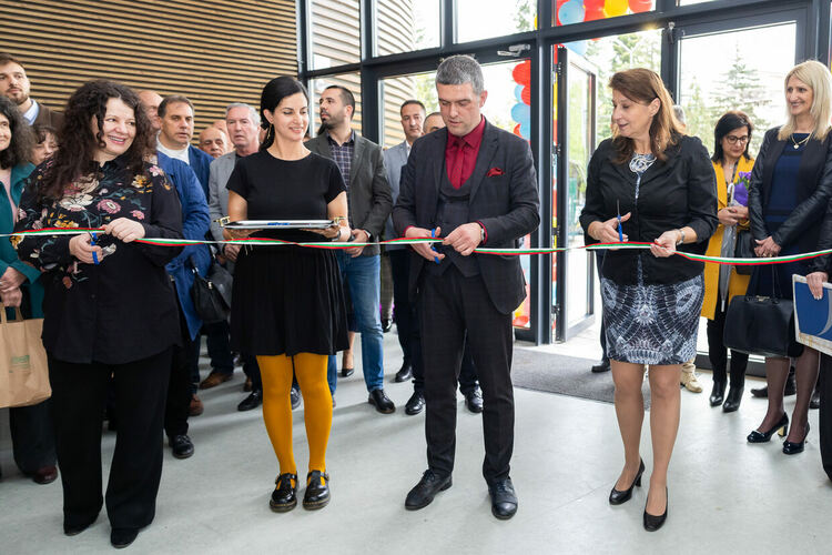 Сградата на Международният младежки център в Перник бе официално открита