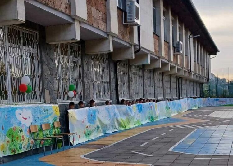 ОУ "Иван Вазов" в Смолян отбеляза патронния си празник и 45 години от създаването си