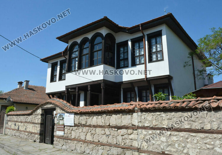 Родословното дърво на Шишмановия род разказва историята на Хасково в обновената къща-музей