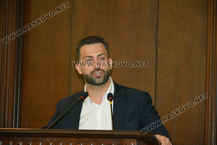 Петима общински съветници положиха клетва в новия стар местен парламент, БСП напусна заседанието след обида