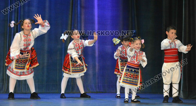 Откриха тридневния Национален фестивал на камерния танц в Хасково