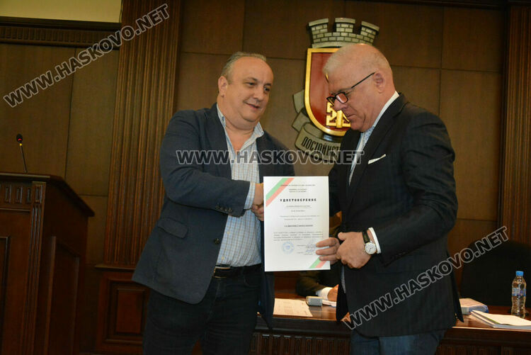 Петима общински съветници положиха клетва в новия стар местен парламент, БСП напусна заседанието след обида