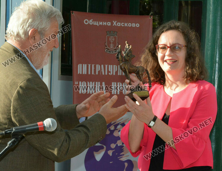 Носителят на награда „Александър Паскалев“ от 52-рите Литературни дни „Южна пролет“ е художникът Владимир Запрянов