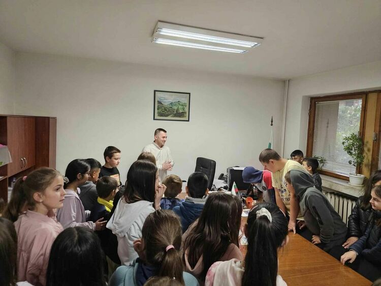 Ученици гостуваха на кмета 