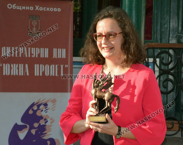 Носителят на награда „Александър Паскалев“ от 52-рите Литературни дни „Южна пролет“ е художникът Владимир Запрянов