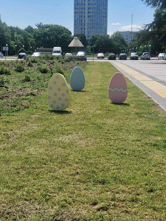 С нова Великденска украса Димитровград посреща предстоящите празници