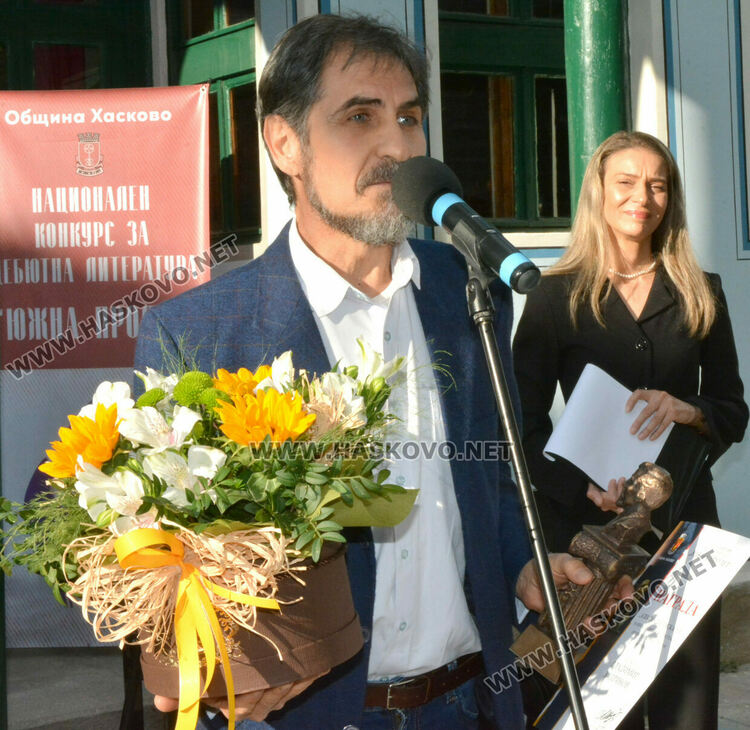 Носителят на награда „Александър Паскалев“ от 52-рите Литературни дни „Южна пролет“ е художникът Владимир Запрянов