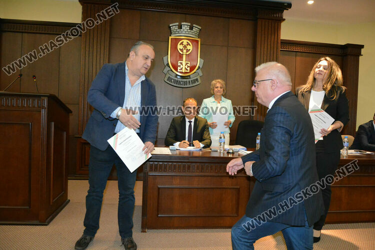 Петима общински съветници положиха клетва в новия стар местен парламент, БСП напусна заседанието след обида