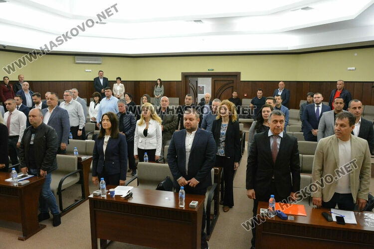 Петима общински съветници положиха клетва в новия стар местен парламент, БСП напусна заседанието след обида