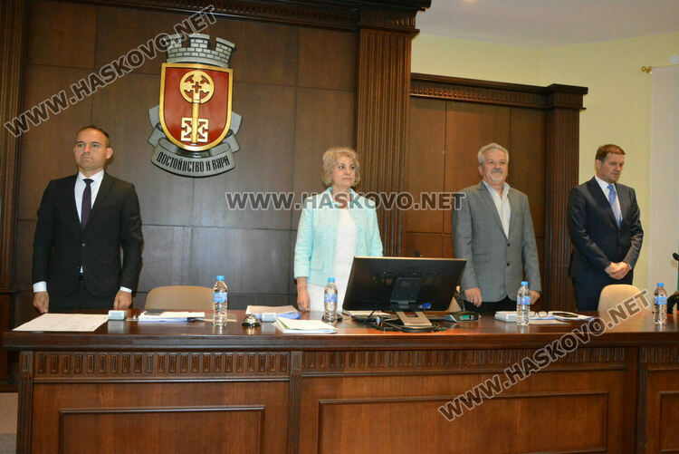 Петима общински съветници положиха клетва в новия стар местен парламент, БСП напусна заседанието след обида