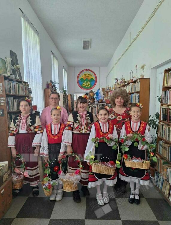 Песни и танци огласиха улиците на кв. „Гледка“ за Лазаровден