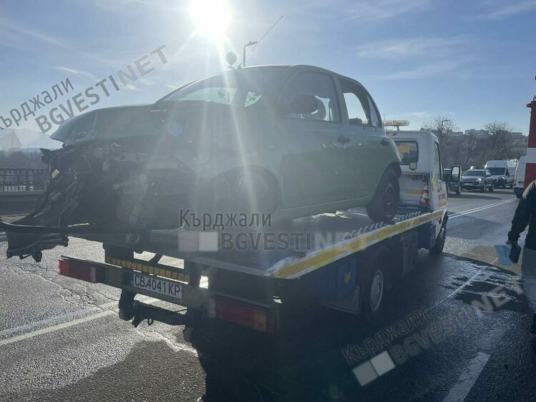 Тежка катастрофа с три автомобила на разклона за Фотиново,има пострадали