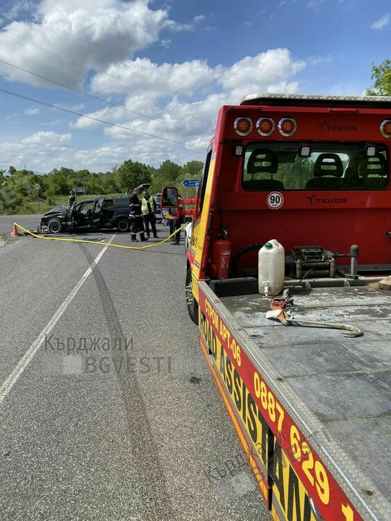 Тежка катастрофа с три автомобила на разклона за Фотиново,има пострадали
