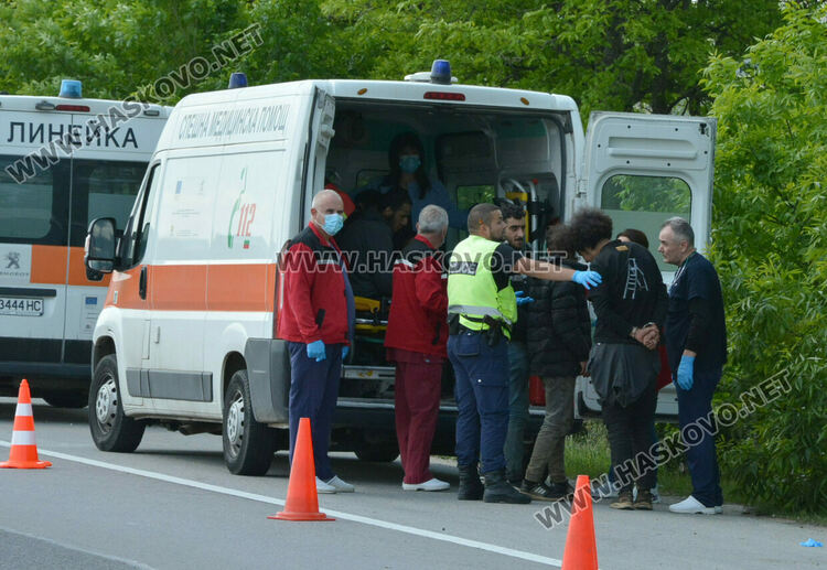Лек автомобил с мигранти катастрофира край Хасково