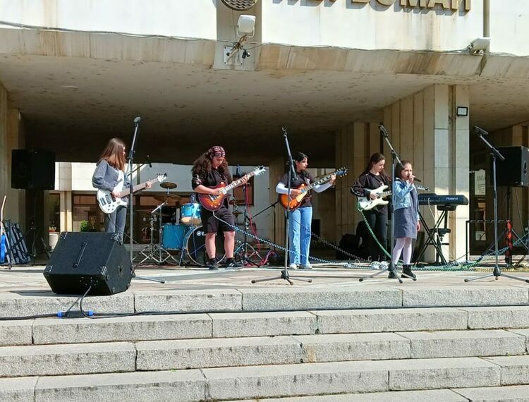 Стартираха Великденските празници в Първомай