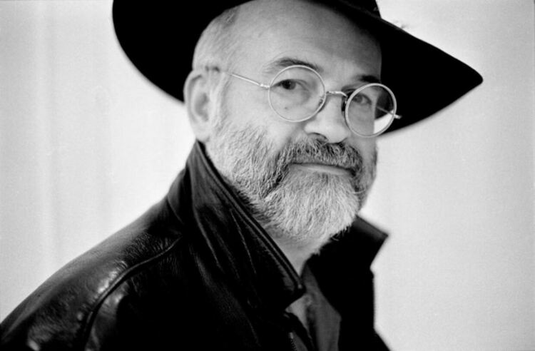 Времето е наркотик, в големи дози убива: днес сър Тери Пратчет щеше да навърши 76 години