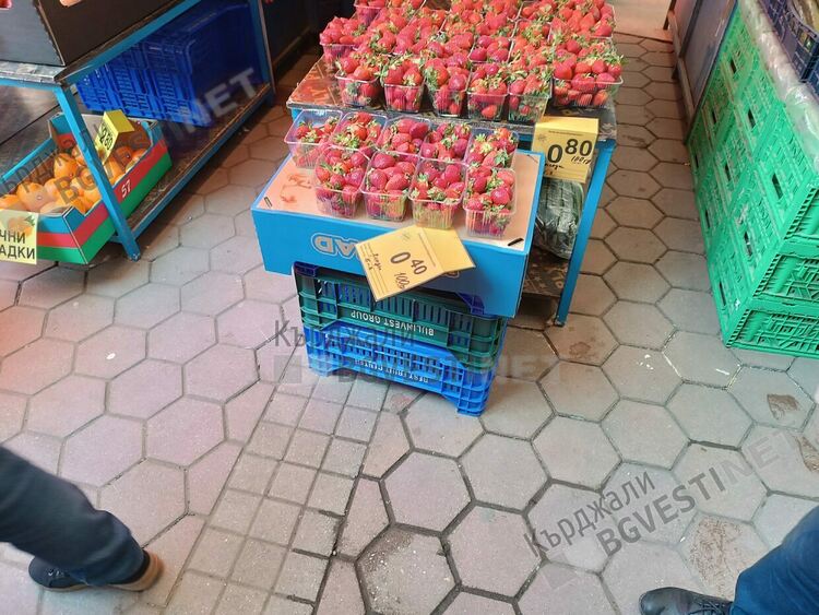 Момчилградските ягоди спечелиха клиентите на Пазара в Кърджали, предпочитат ги пред гръцките