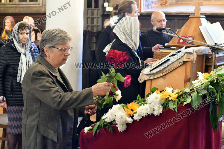 Цветница е!