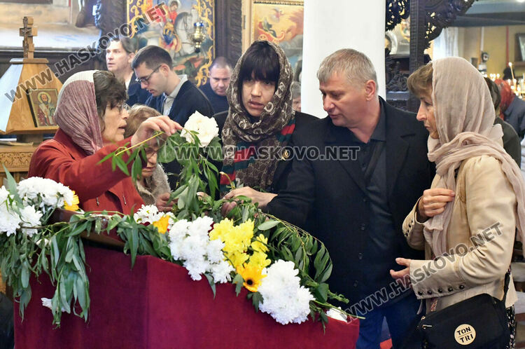 Цветница е!