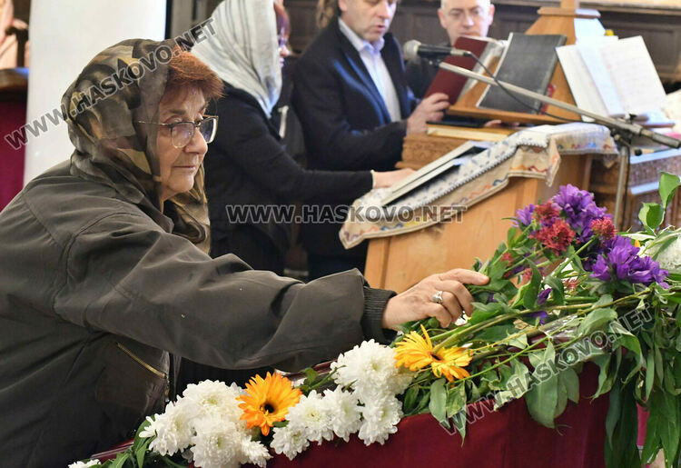 Цветница е!