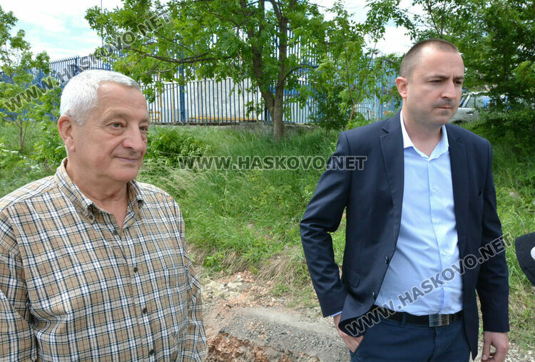 Инж.Божидар Желязков/вляво/ и инж.Иванко Милушев