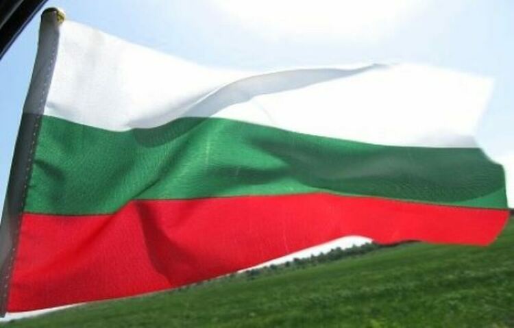 Раздават безплатно 150 знамена на Гергьовден