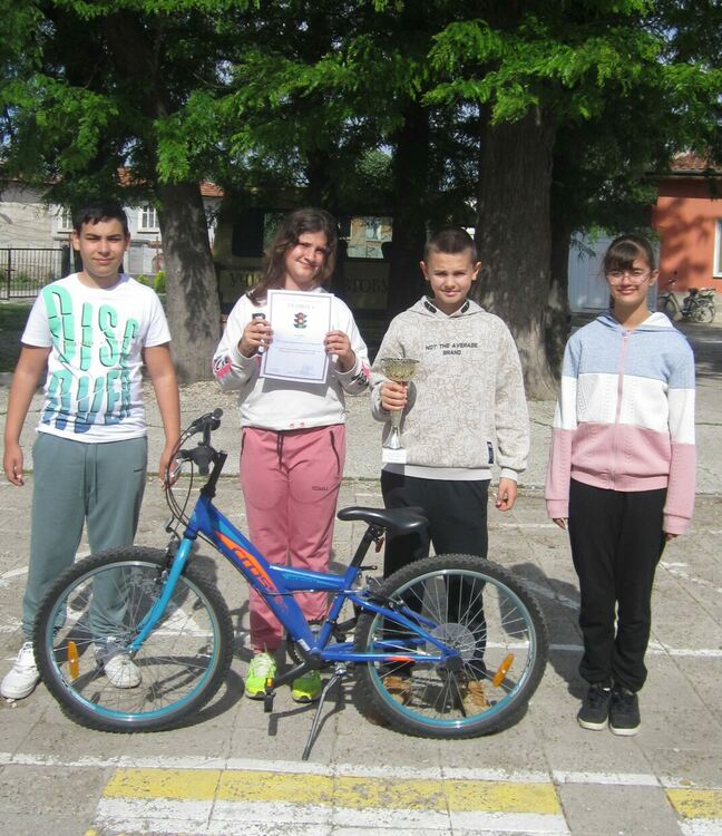 Дебърци доказаха, че и на куц крак могат да са първи