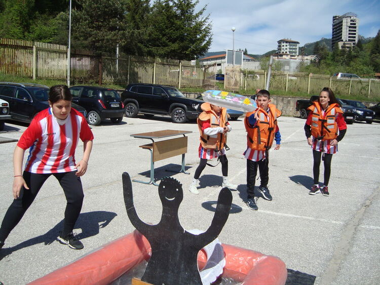 Отборът на ОУ "Иван Вазов" ще участва в национално ученическо състезание 