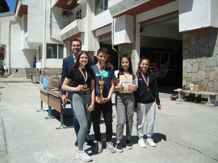 Отборът на ОУ "Иван Вазов" ще участва в национално ученическо състезание 