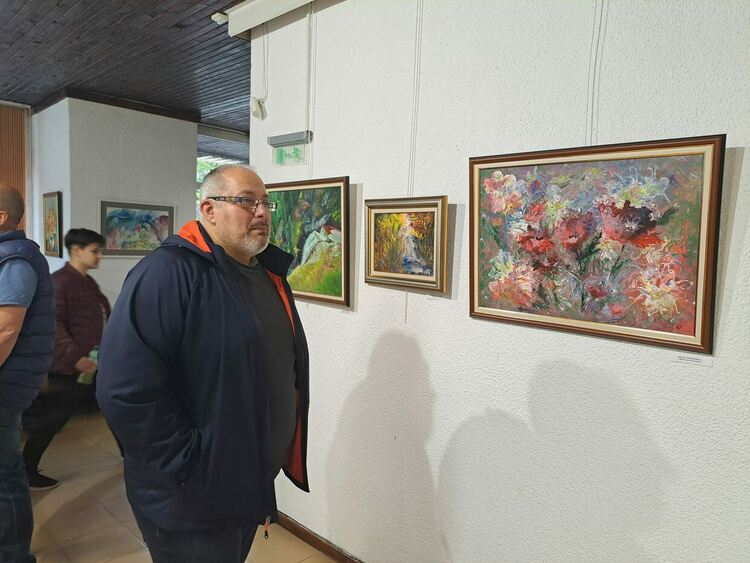 Великденска изложба „Пролет`24” на художниците от Смолян бе открита в КДК