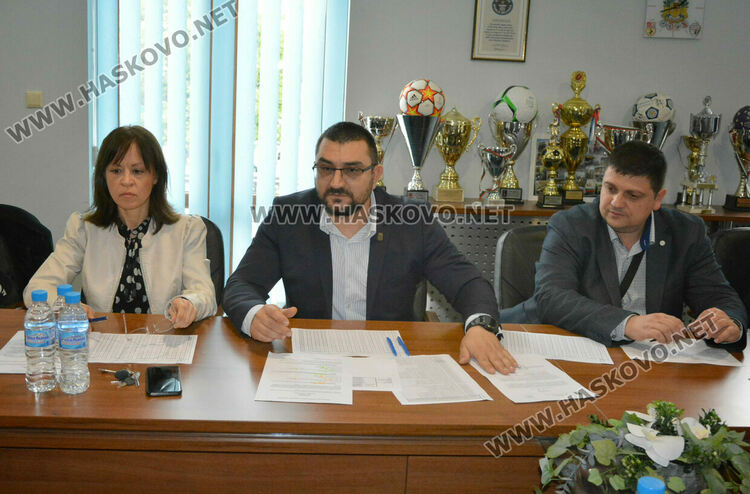 Партиите не се разбраха за състава на СИК в Хасково. Четири листи за народни представители вече са регистрирани