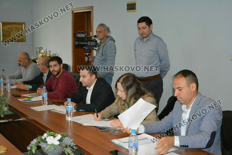 Партиите не се разбраха за състава на СИК в Хасково. Четири листи за народни представители вече са регистрирани