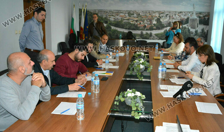 Партиите не се разбраха за състава на СИК в Хасково. Четири листи за народни представители вече са регистрирани