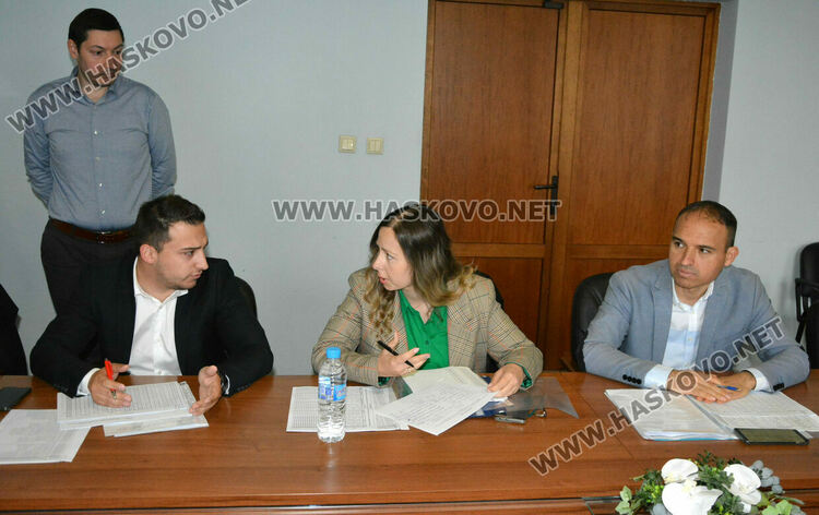 Партиите не се разбраха за състава на СИК в Хасково. Четири листи за народни представители вече са регистрирани