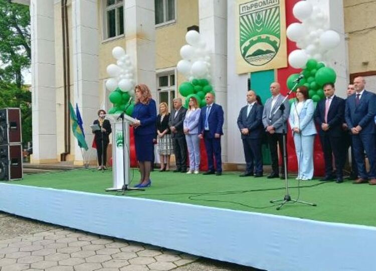 Първомай празнува!