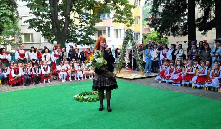 От Лазаровден до Гергьовден - деца от Асеновград пресъздадоха ритуалите