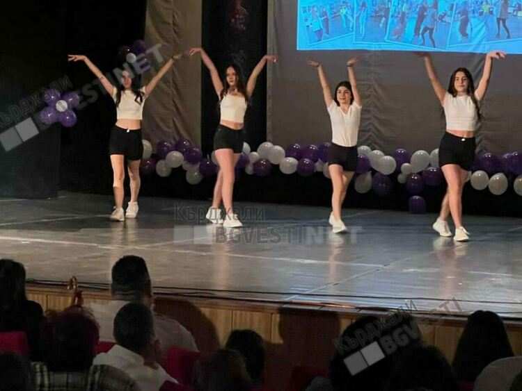 Училище "Владимир Димитров - Майстора" предизвика фурор с годишния си концерт на Талантите.