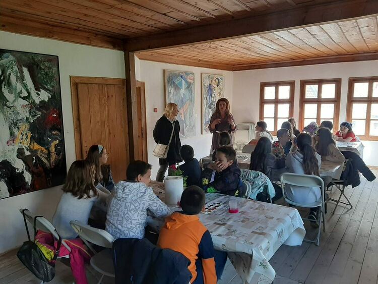 В Музей -галерия ,, Петър Пиронков " се проведе  арттерапевтично ателие „Цветни емоции“ 