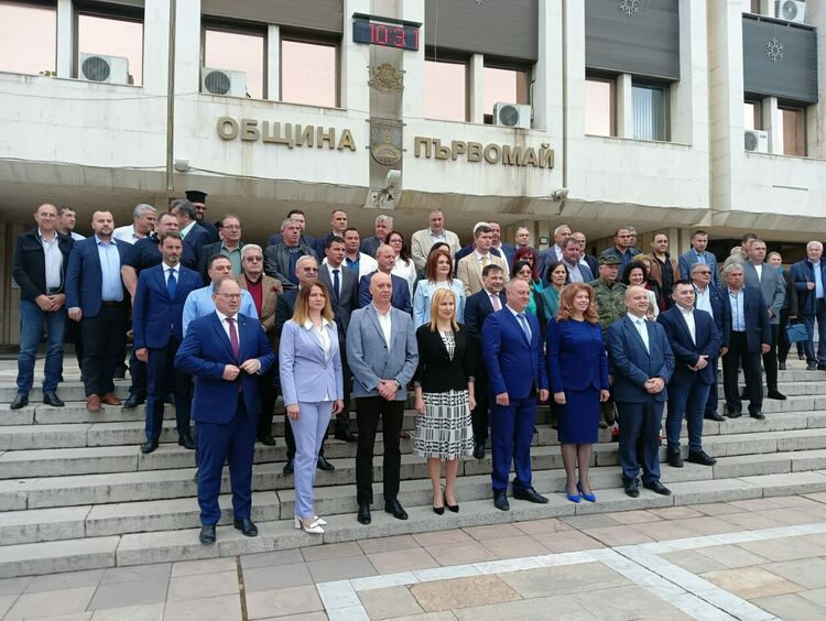 Първомай празнува!